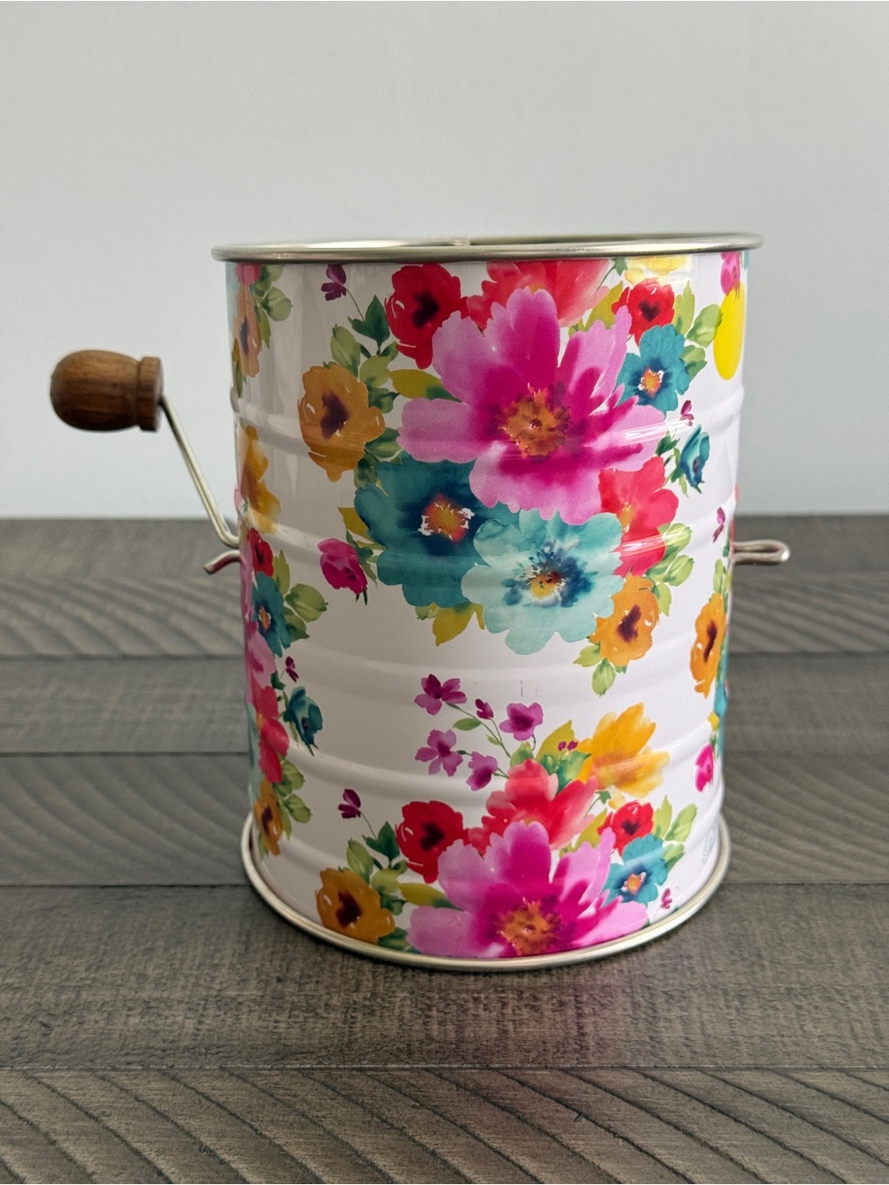 The Pioneer Woman Floral Breezy Blossom Flour Sifter 3 Cup Retired